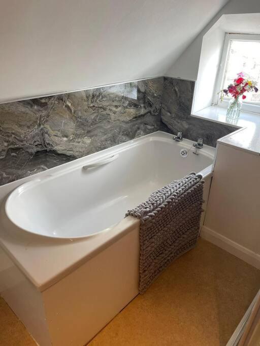 Honeycomb Cottage Newburgh  Екстер'єр фото